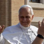 Le pape Léon bénit les fidèles