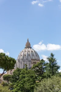 Jardins du Vatican avec le dôme